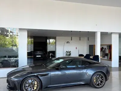 Neu Aston Martin DB12 680 PS (500 kW) 2026 Grau