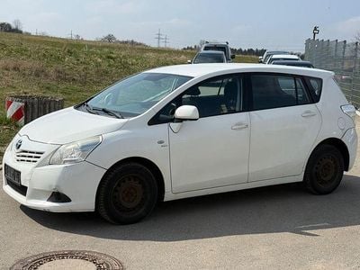 Gebraucht Toyota Verso 126 PS (92 kW) 2011 Weiß Van / Kleinbus