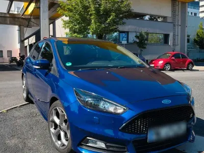 Gebraucht Ford Focus Sport 250 PS (183 kW) 2017 Blau Limousine