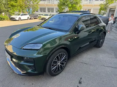 Gebraucht Porsche Macan Turbo 469 kW (639 PS) 2024 Grün SUV