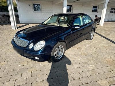 Gebraucht Mercedes E220 150 PS (110 kW) 2004 Violet Limousine