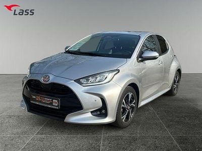 Gebraucht Toyota Yaris Hybrid Comfort 117 PS (86 kW) 2024 Shimmering silver Kleinwagen