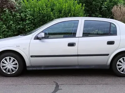 Gebraucht Opel Astra 101 PS (74 kW) 2002 Silber Limousine