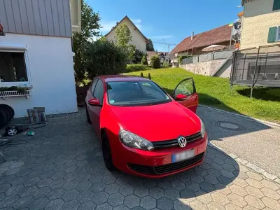 Gebraucht VW Golf VI 86 PS (63 kW) 2011 Rot Kleinwagen