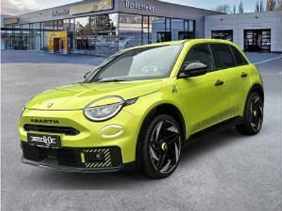 Neu Abarth 600e Turismo 205 kW (280 PS) 2025 Grün (acid green metallic) SUV