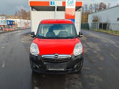 Gebraucht Opel Combo 105 PS (77 kW) 2017 Rot Van / Kleinbus
