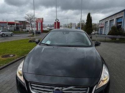 Second-hand Volvo V60 114 CP (83 kW) 2012 Negru Break