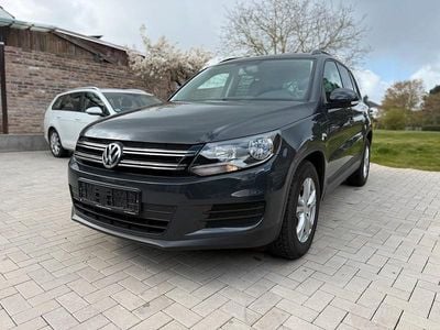 Gebraucht VW Tiguan Trendline 122 PS (89 kW) 2015 Grau SUV