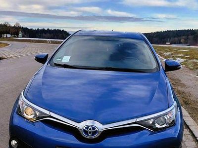 Blau Gebraucht 2016 Toyota Auris Hybrid Comfort Limousine | 13.500 € (Fairer Preis)
