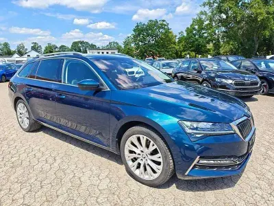 Gebraucht Skoda Superb Style 218 PS (160 kW) 2023 Blau Kombi