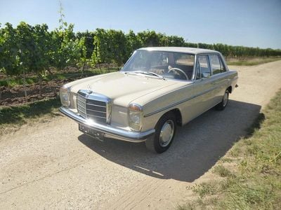 Gebraucht Mercedes W115 105 PS (77 kW) 1970 Beige Limousine