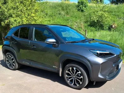 Gebraucht Toyota Yaris Cross Team 131 PS (96 kW) 2024 Grau SUV