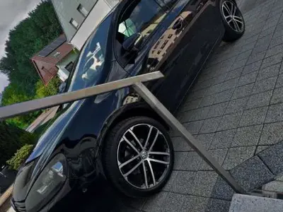 Gebraucht VW Golf VI Team 105 PS (77 kW) 2010 Schwarz Kleinwagen