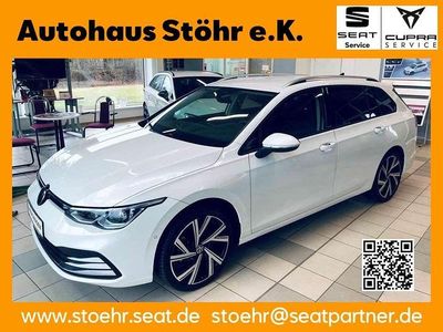 Gebraucht VW Golf VIII Life 150 PS (110 kW) 2023 Oryxweiß perlmutteffekt Kombi