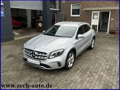 Usata Mercedes GLA200 Urban 136 CV (100 kW) 2019 Argento SUV