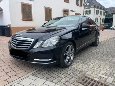 Gebraucht Mercedes E300 231 PS (169 kW) 2012 Schwarz Limousine