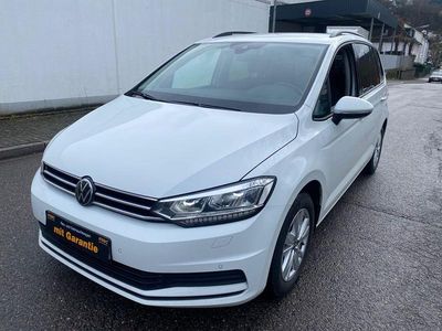Gebraucht VW Touran Comfortline 150 PS (110 kW) 2022 Weiß Van / Kleinbus