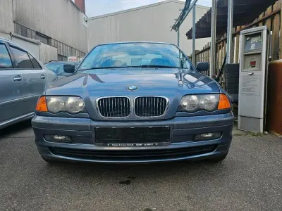 Gebraucht BMW 320 150 PS (110 kW) 1999 Blau Limousine