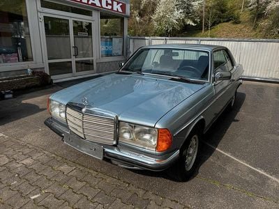 Usata Mercedes 230 136 CV (100 kW) 1982 Blu Coupé