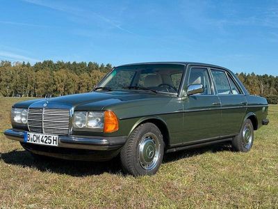 Gebraucht Mercedes E230 136 PS (100 kW) 1983 Grün Limousine