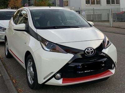 Gebraucht Toyota Aygo X-play 69 PS (50 kW) 2015 Weiß Kleinwagen