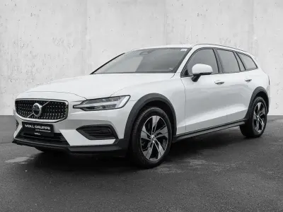 Gebraucht Volvo V60 CC Plus 197 PS (144 kW) 2024 Weiß Kombi