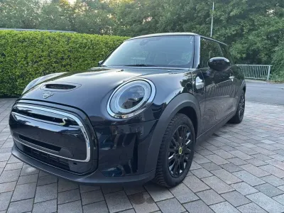 Gebraucht Mini Cooper SE 135 kW (184 PS) 2023 Enigmatic black metallic Kleinwagen