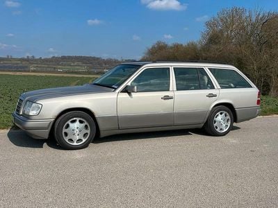 Usata Mercedes E220 150 CV (110 kW) 1994 Andere farben Station wagon