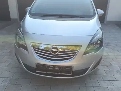 Gebraucht Opel Meriva Edition 140 PS (102 kW) 2010 Silber Van / Kleinbus