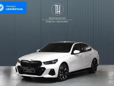 Gebraucht BMW 540 M Sport 303 PS (222 kW) 2025 Mineralweiß metallic Limousine