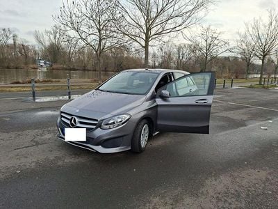 Gebraucht Mercedes 180 109 PS (80 kW) 2016 Grau Limousine