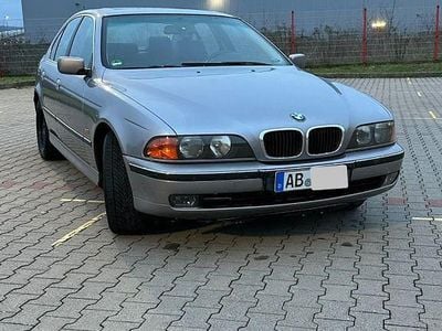 BMW 523