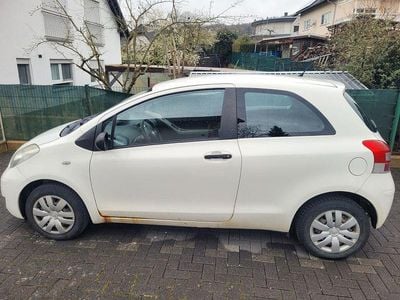 Second-hand Toyota Yaris Plus 69 CP (50 kW) 2010 Alb Hatchback