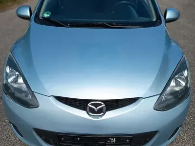 Używany Mazda 2 Inclusive 75 KM (55 kW) 2008 Zielony Hatchback