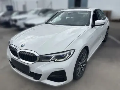 Gebraucht BMW 330e M Sport 292 PS (214 kW) 2020 Alpinweiss iii Limousine