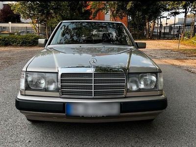 Gebraucht Mercedes E230 132 PS (97 kW) 1989 Andere farben Limousine