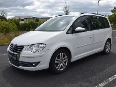 Gebraucht VW Touran S 105 PS (77 kW) 2010 Weiß Van / Kleinbus