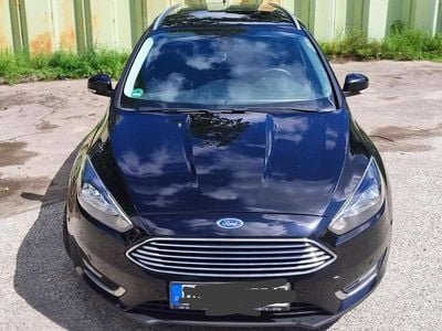 Gebraucht Ford Focus Titanium 125 PS (91 kW) 2016 Schwarz Kombi