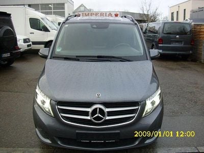 Grau Gebraucht 2018 Mercedes V220 Edition Van / Kleinbus | 29.749 € (Guter Preis)