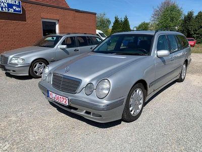 Usata Mercedes E240 Elegance 170 CV (125 kW) 2000 Argento Station wagon