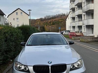 Gebraucht BMW 318 129 PS (94 kW) 2007 Silber Limousine