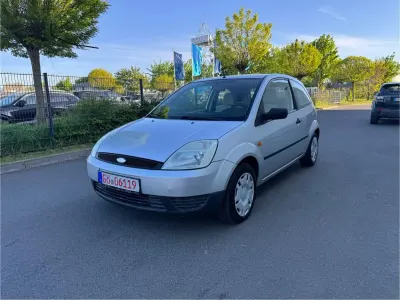 Gebraucht Ford Fiesta Ambiente 80 PS (58 kW) 2004 Silber Kleinwagen