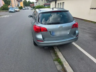 Gebraucht Opel Astra Edition 120 PS (88 kW) 2011 Grau Kombi