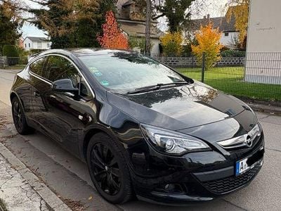 Schwarz Gebraucht 2014 Opel Astra GTC S Limousine | 7.500 € (Etwas zu teuer)