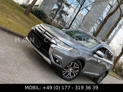 Grau Gebraucht 2016 Mitsubishi Outlander SUV | 11.900 € (Fairer Preis)