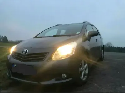 Gebraucht Toyota Verso 126 PS (92 kW) 2010 Grau Van / Kleinbus