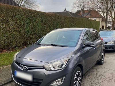 Gebraucht Hyundai i20 86 PS (63 kW) 2014 Grau Kleinwagen