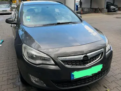 Używany Opel Astra 150 KM (110 kW) 2012 Szary Kombi