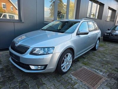 Silber Gebraucht 2015 Skoda Octavia Ambition Kombi | 5.900 €
