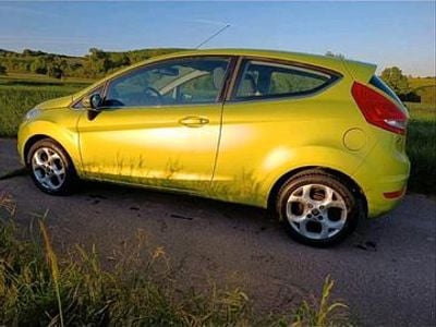 Second-hand Ford Fiesta Titanium 82 CP (60 kW) 2009 Verde Hatchback